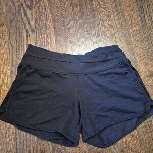 Lululemon womens shorts Black 6